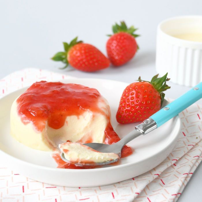 Panna cotta met aardbeien