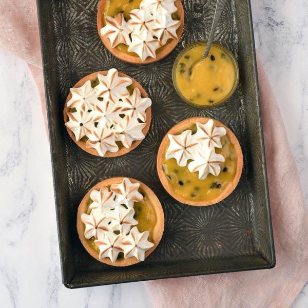 Passievrucht-meringue tartelettes
