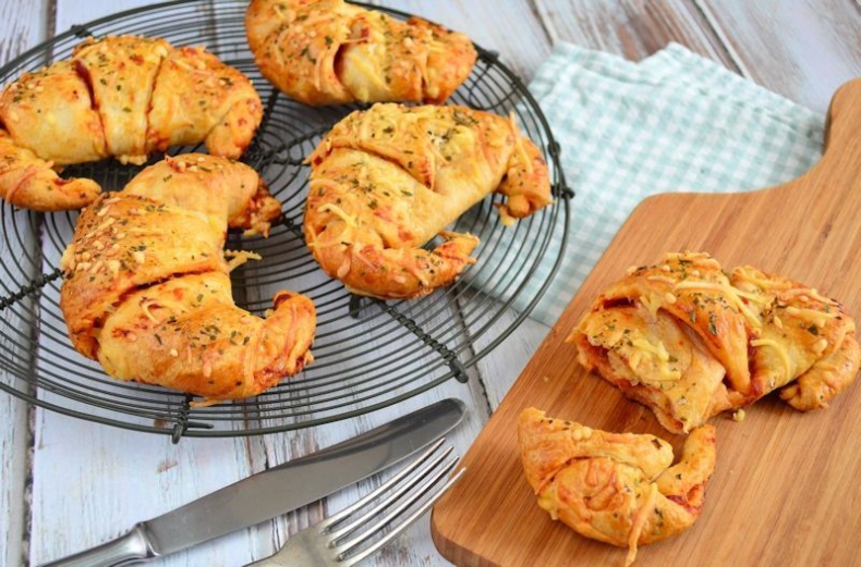 Pizza croissants