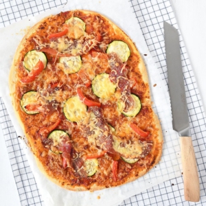 pizza met courgette en parmaham