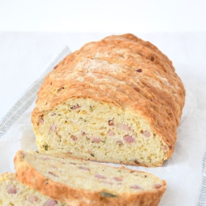 Soda bread bakken met kaas en spekjes