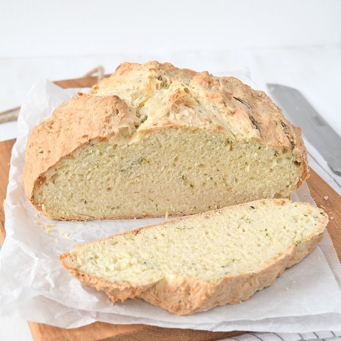 Soda bread met rozemarijn en tijm + review het hartige bakboek