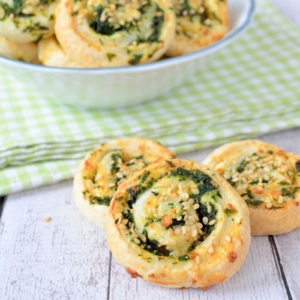 Spinazie feta bladerdeeghapjes