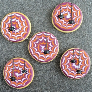 Koekjes decoreren met spinnenweb