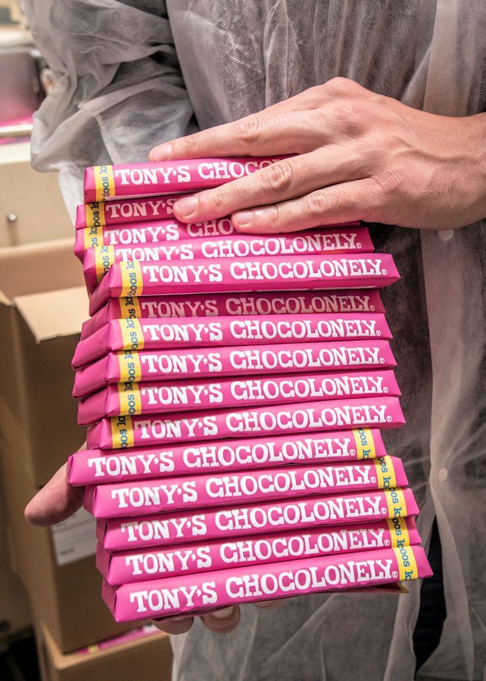 Zo worden Tony's Chocolonely chocoladerepen gemaakt