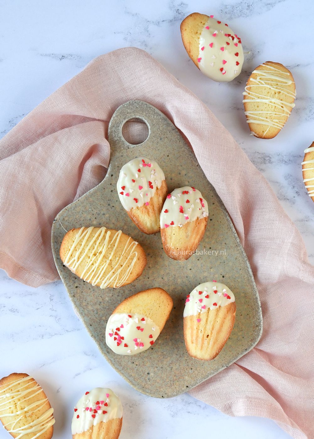 Valentijn madeleines met witte chocolade
