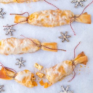 CHRISTMAS CRACKERS MET KIP, FETA EN POMPOEN