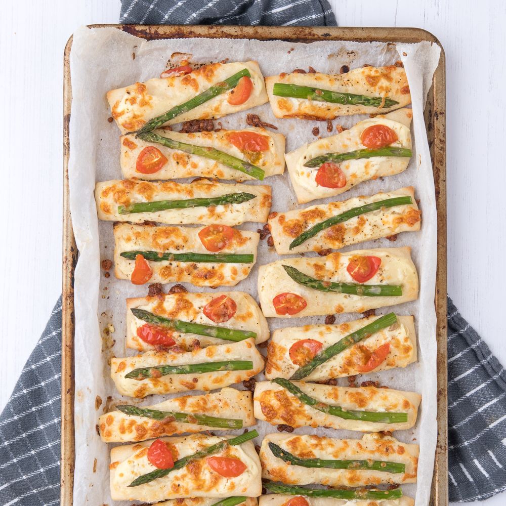 ASPERGE-TOMAAT FLAMMKUCHEN