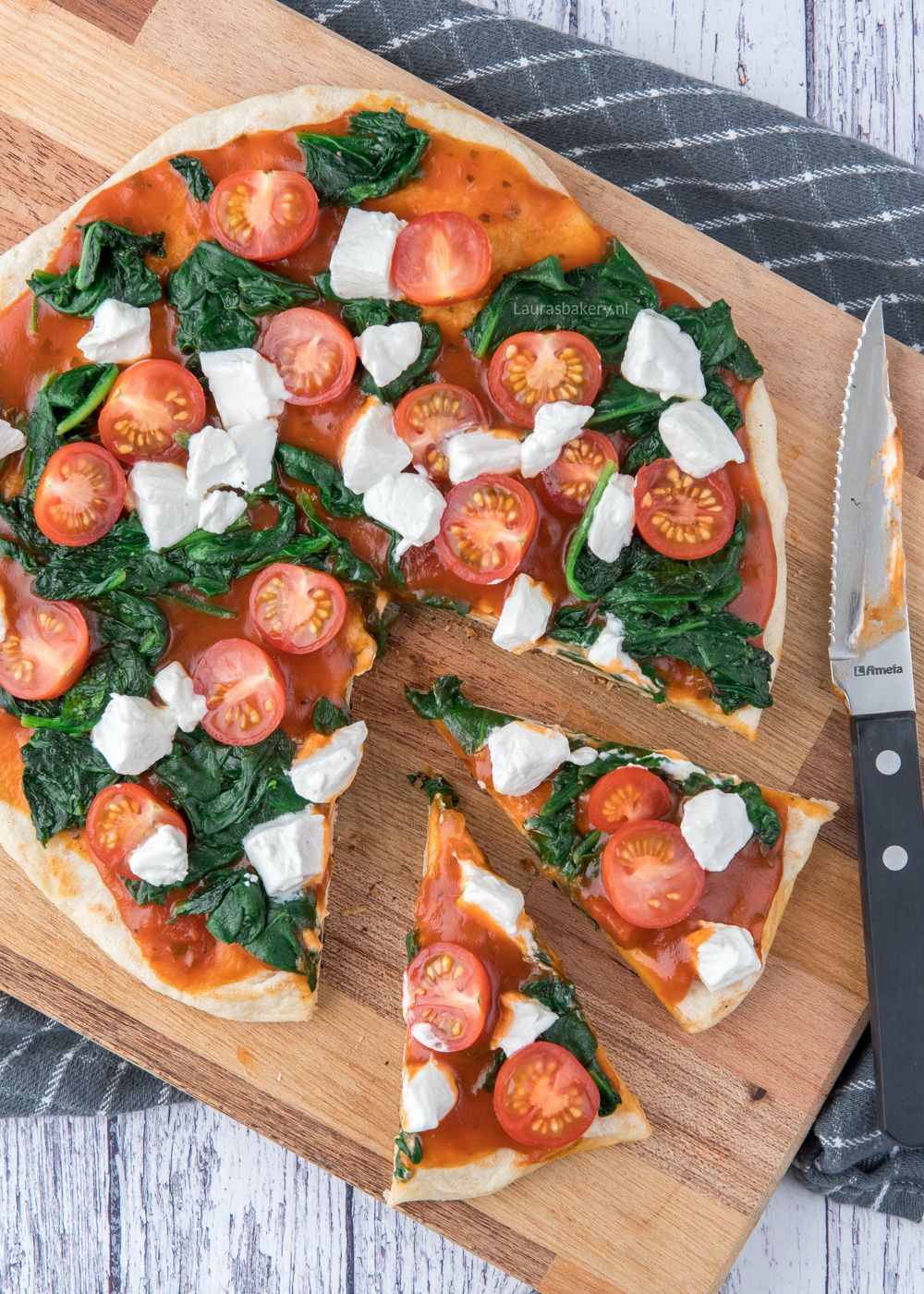 Panpizza met spinazie en geitenkaas