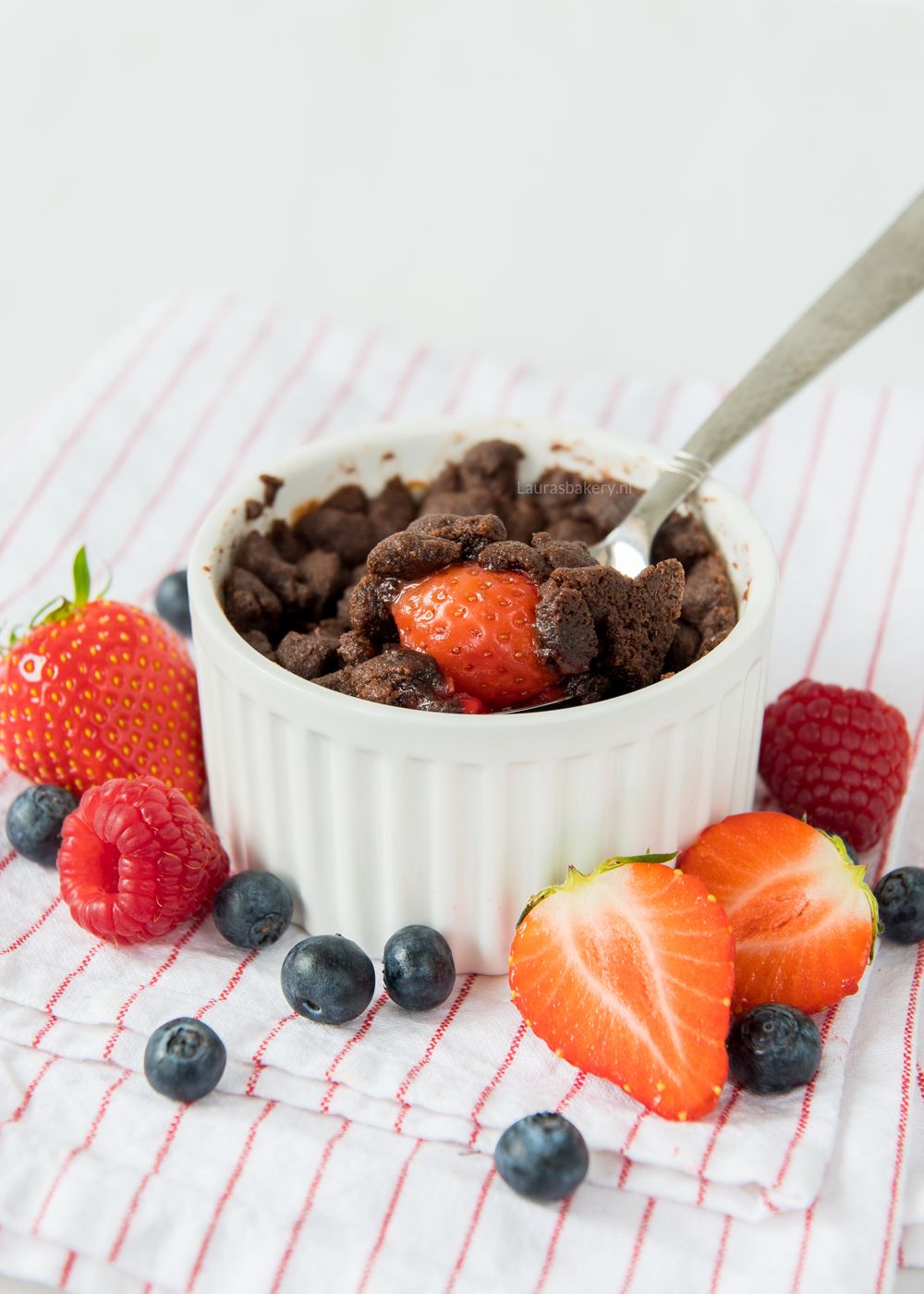 chocolade crumble met rood fruit