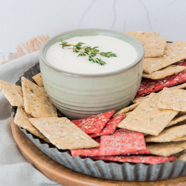 Geitenkaas-yoghurtdip met honing