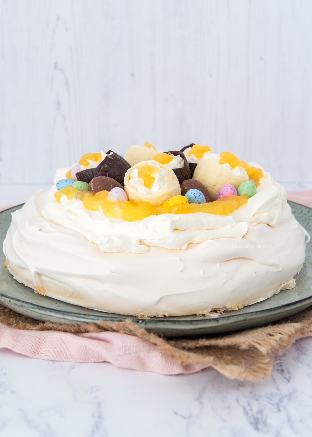 Lemon curd pavlova