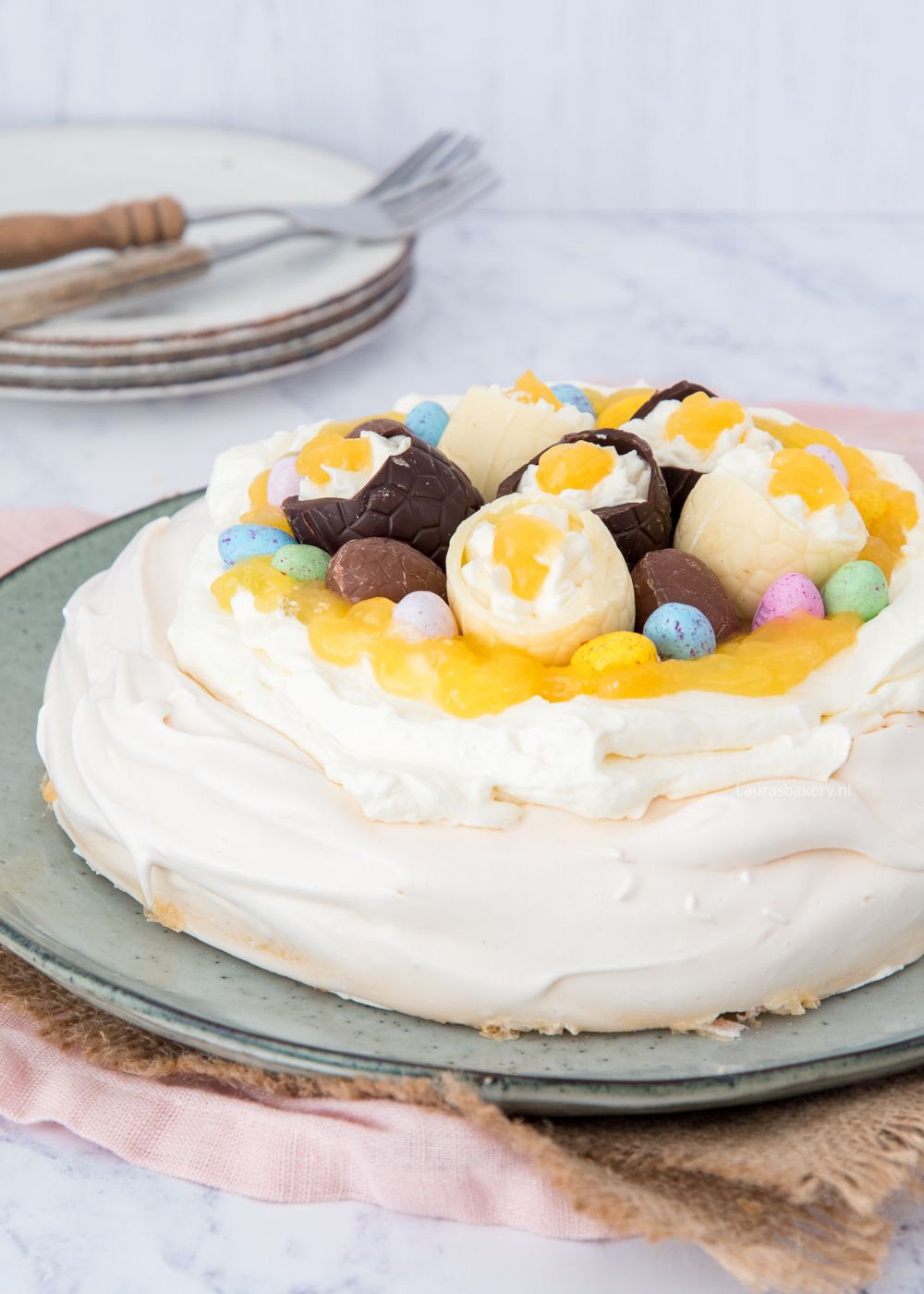 Lemon curd pavlova