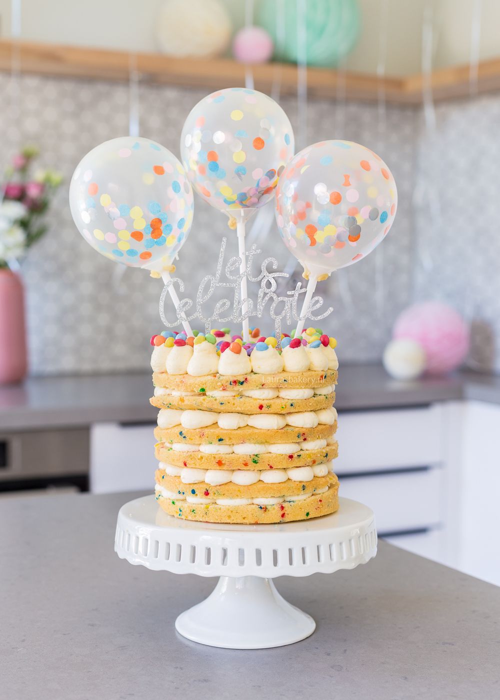 Vriend Antecedent server Confetti taart - Laura's Bakery