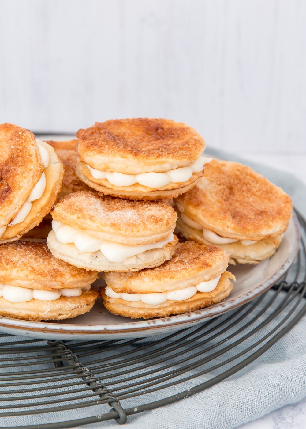 Frasnke vafler Deense bladerdeegkoekjes met room