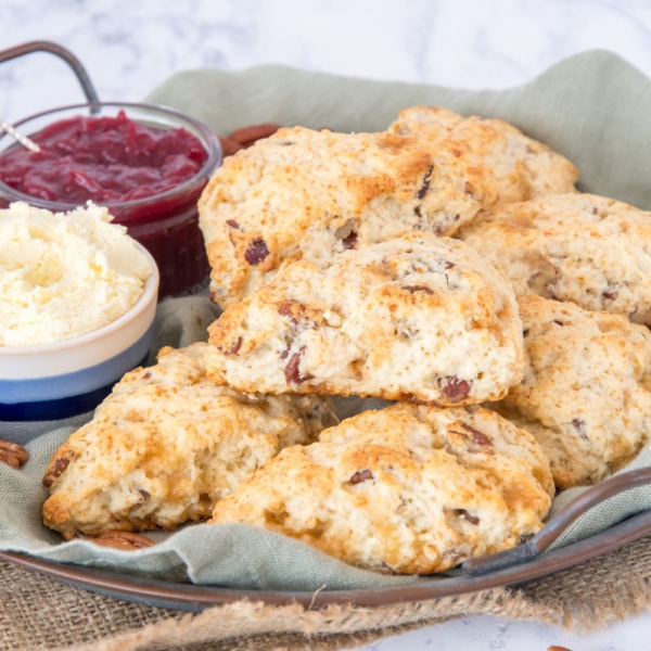 Karamel-pecan scones