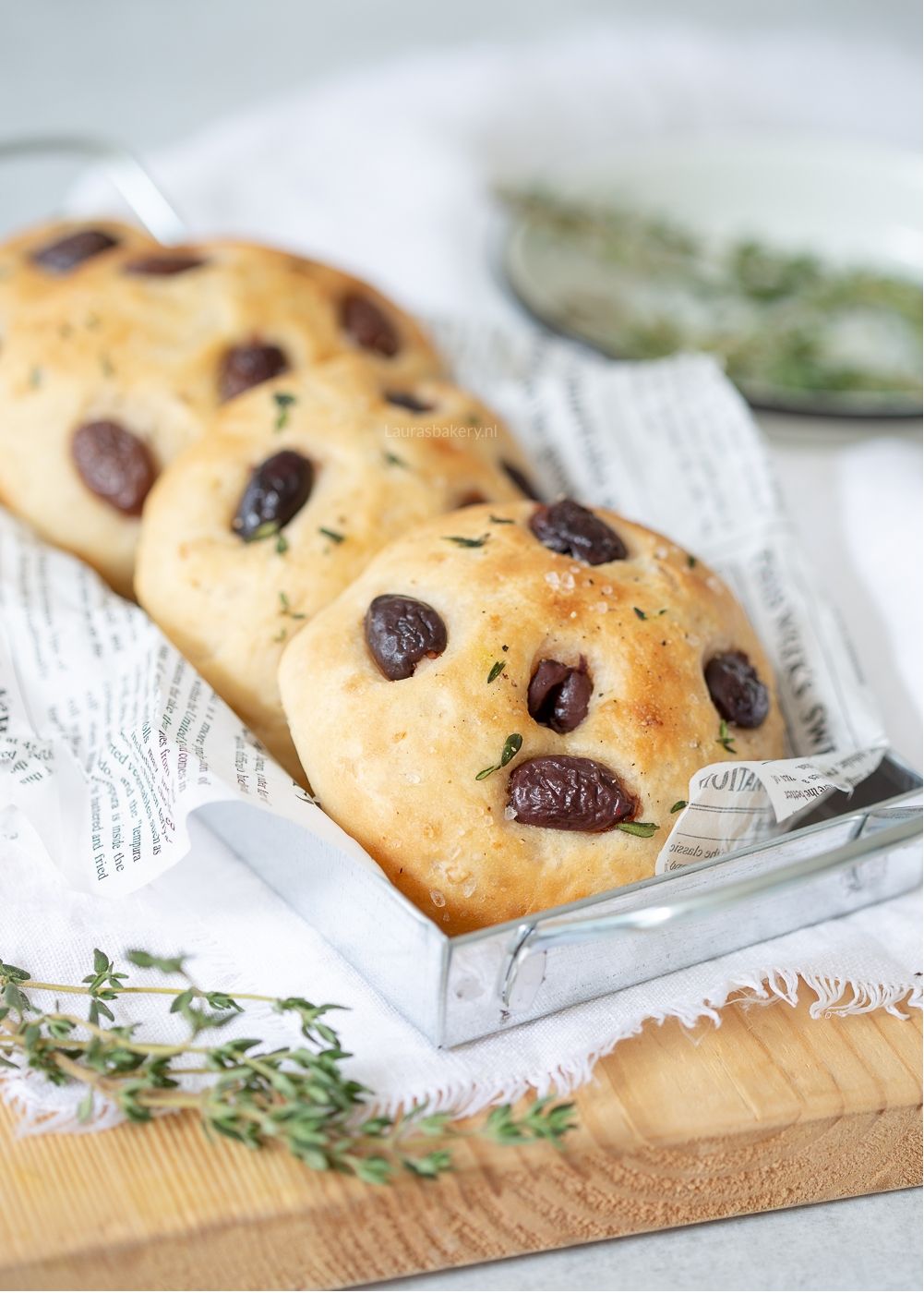 Focaccia met olijven en knoflook