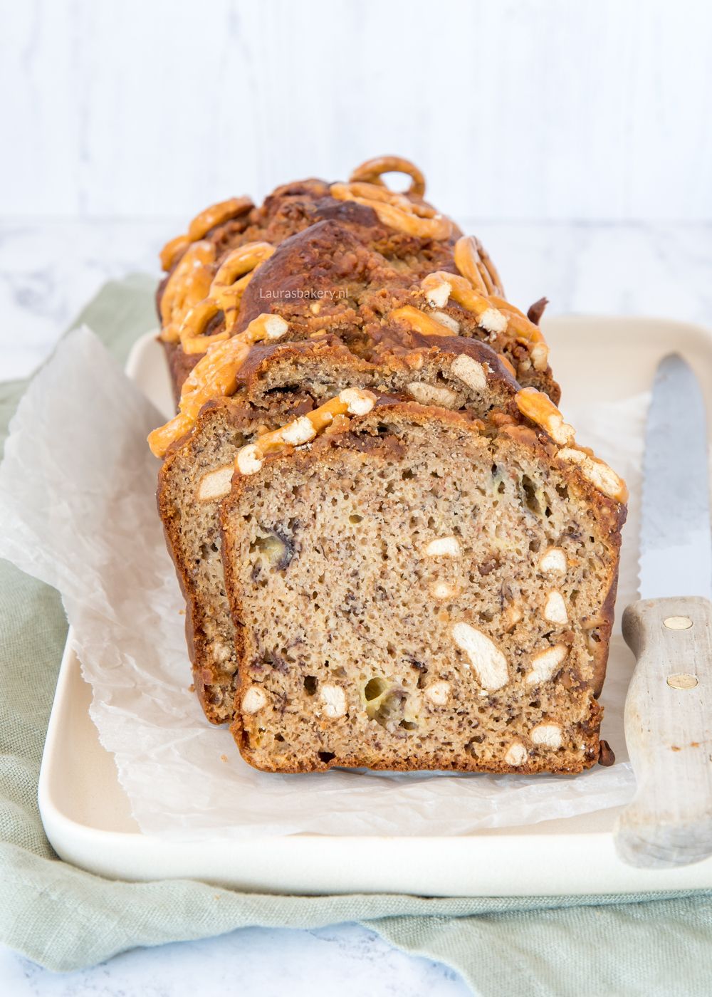 Pindakaas-pretzel bananenbrood