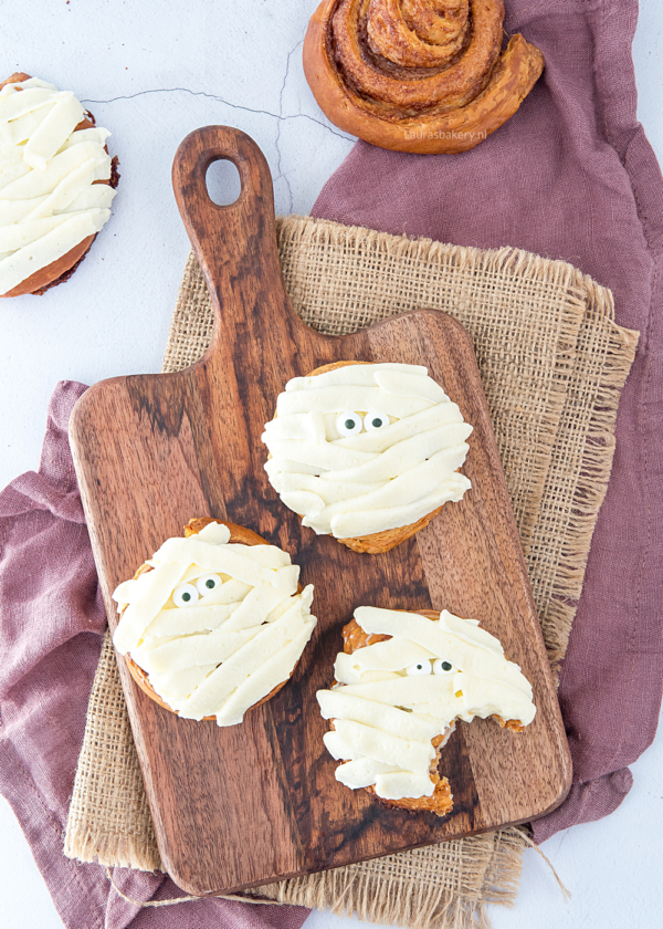 Mummie cinnamon rolls