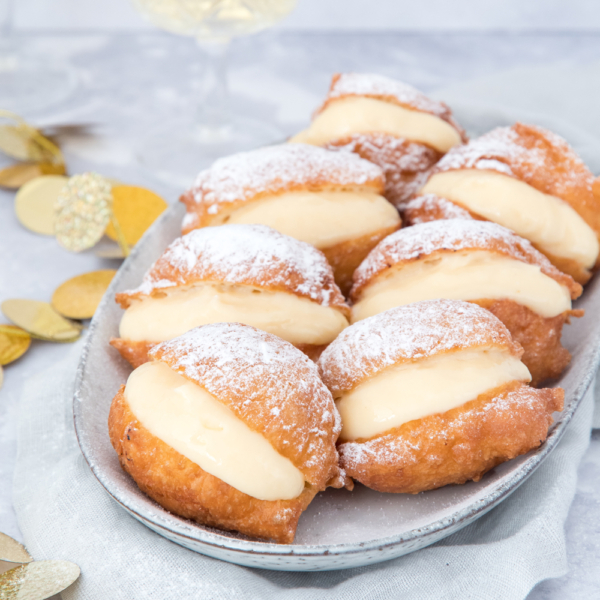 Oliebollen met banketbakkersroom