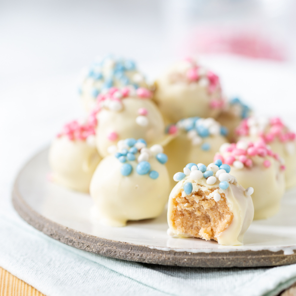 ‘Beschuit met muisjes’ baby truffels