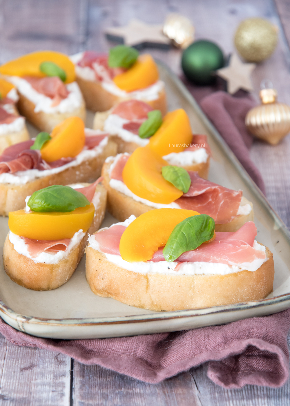 perzik-prosciutto bruschetta