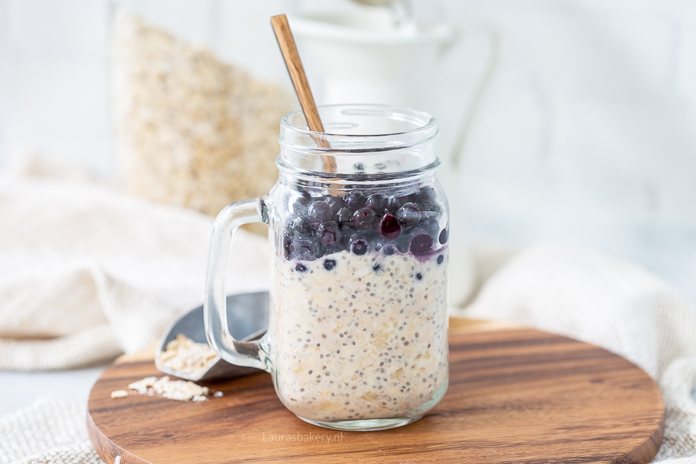 overnight oats met blauwe bessen