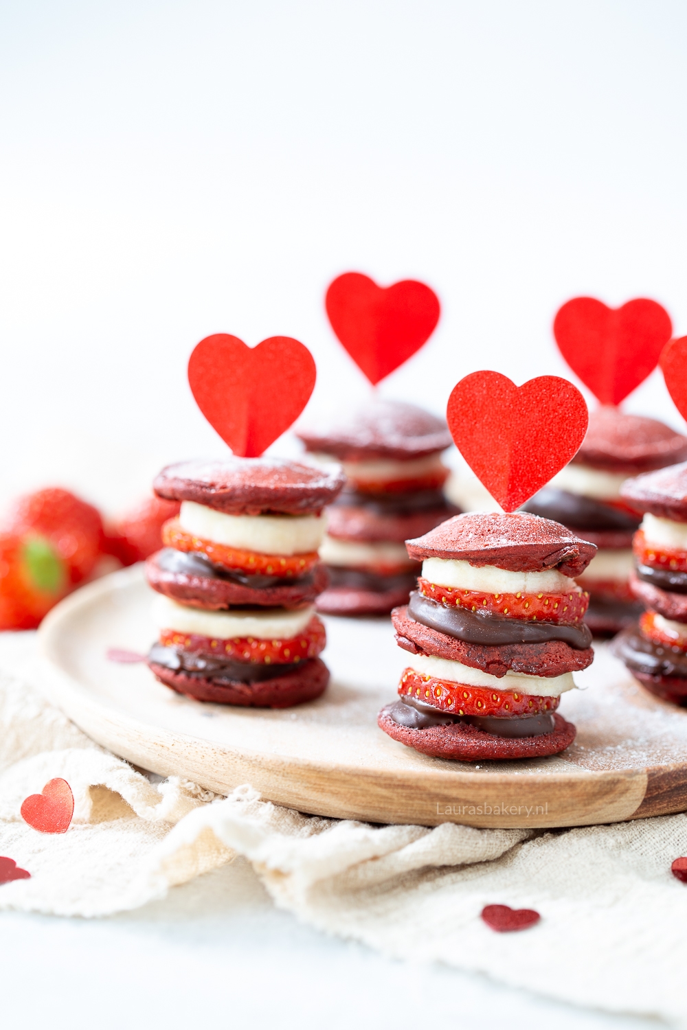 Red velvet poffertjes spiezen