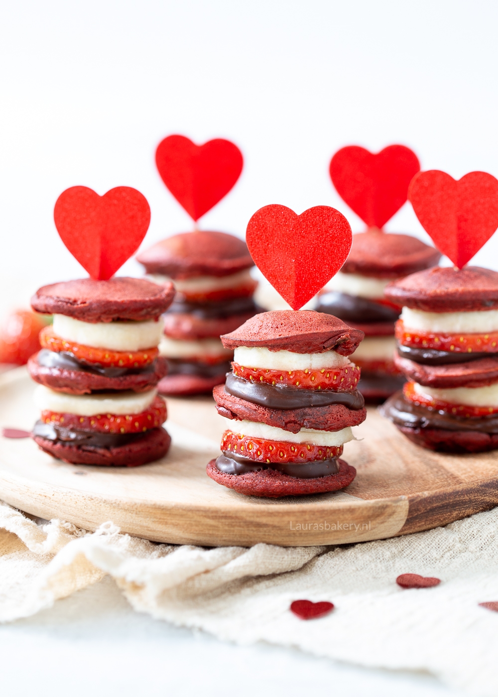 Red velvet poffertjes spiezen