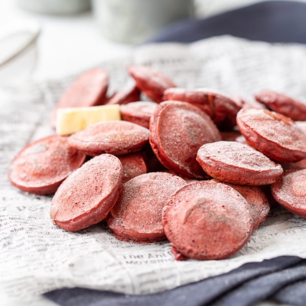 Red velvet poffertjes