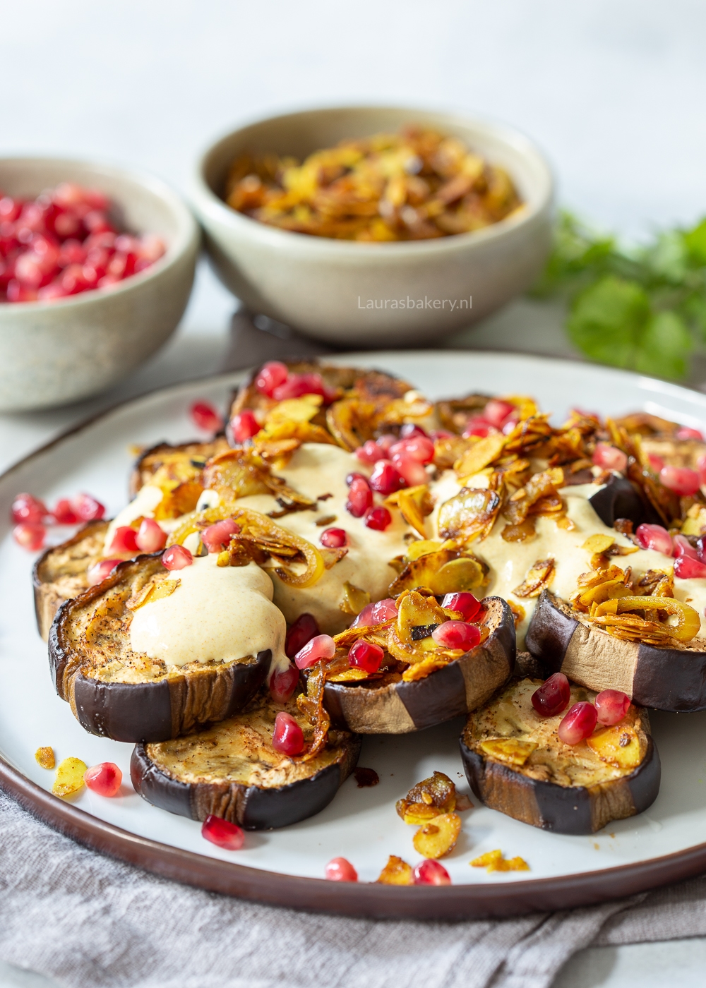 Geroosterde aubergine met kerrie-yoghurt van Ottolenghi