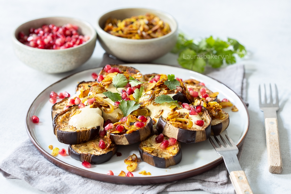 Geroosterde aubergine met kerrie-yoghurt