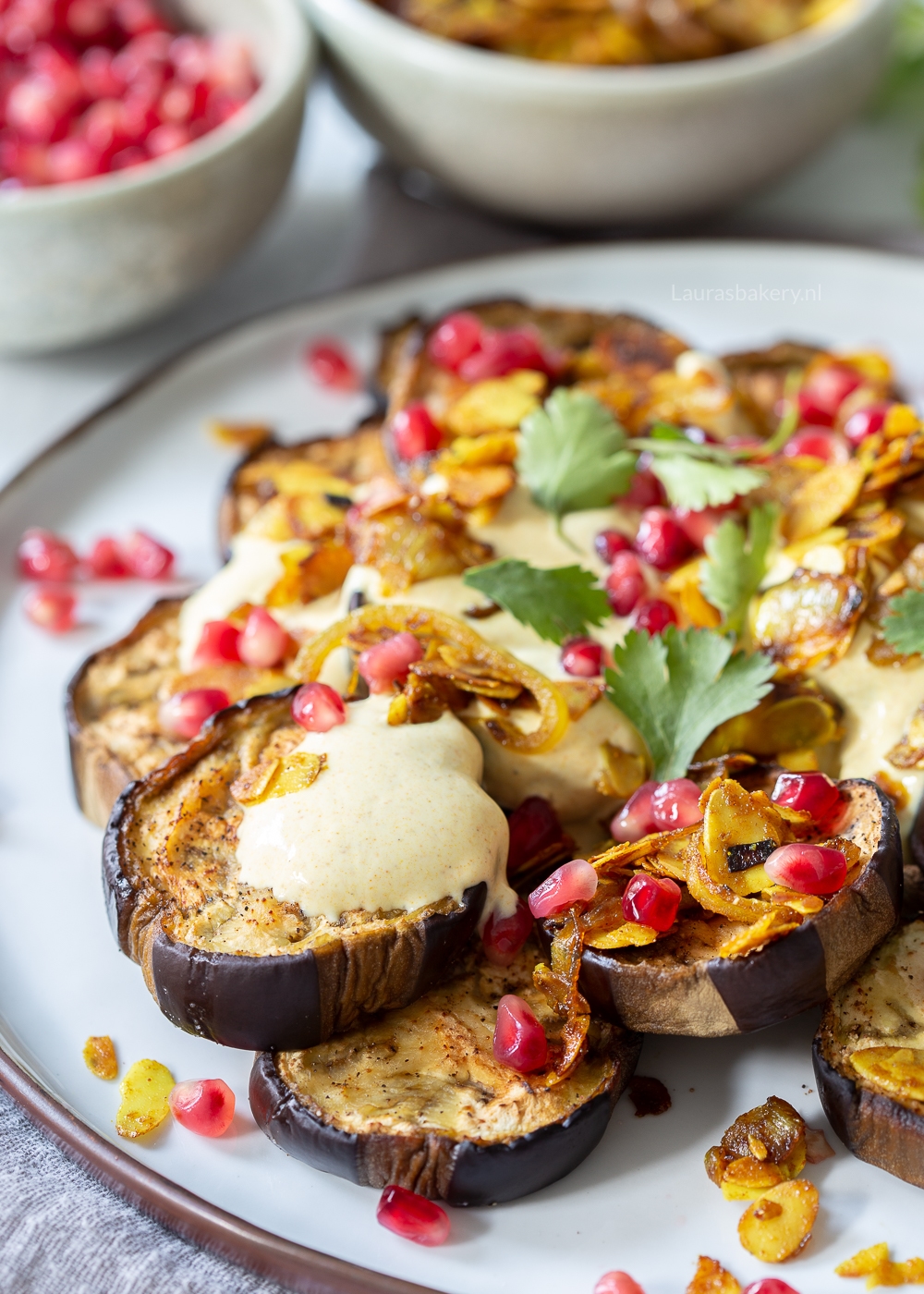 Geroosterde aubergine met kerrie-yoghurt