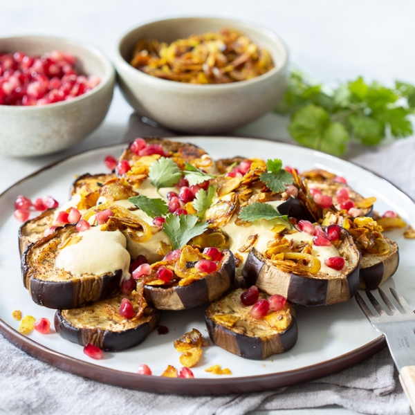 Geroosterde aubergine met kerrie-yoghurt van Ottolenghi