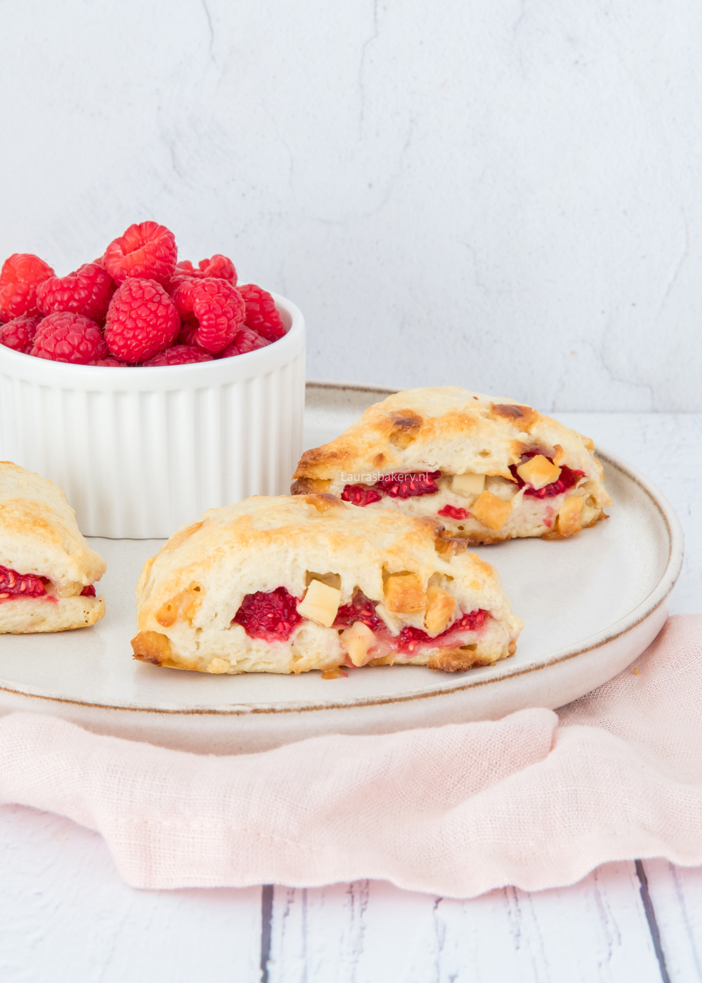 scones met frambozen en witte chocolade