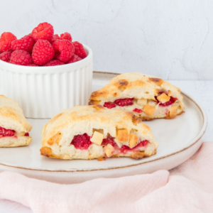 WITTE CHOCOLADE-FRAMBOZEN SCONES