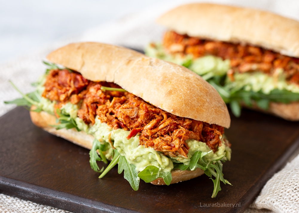 Broodje pulled chicken met guacamole