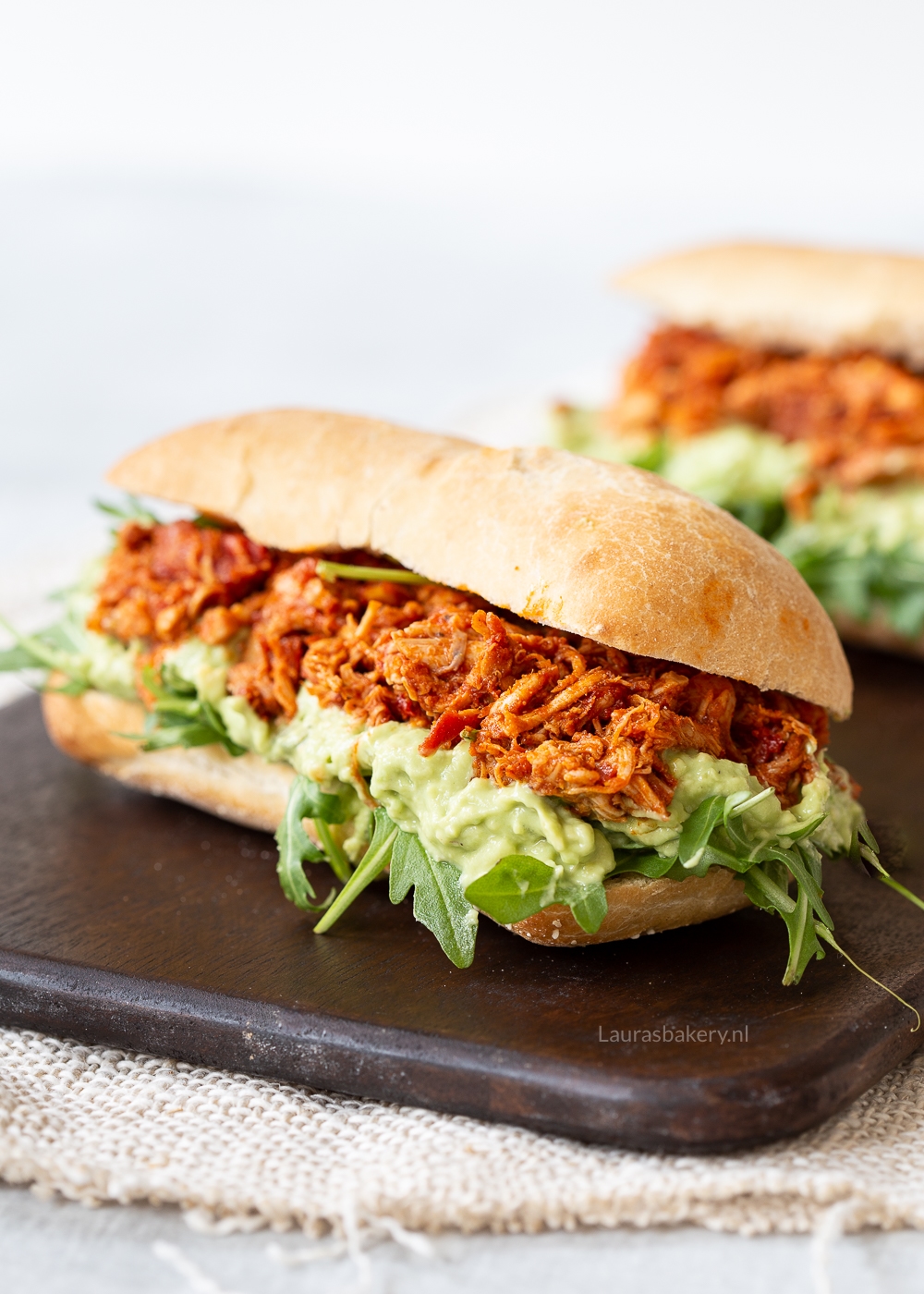 Broodje pulled chicken met guacamole