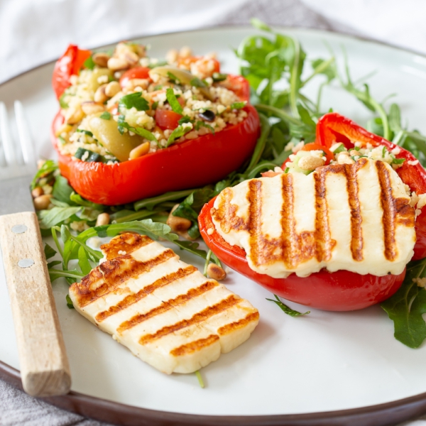 Gevulde paprika's met couscous en halloumi