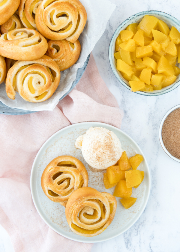 Perzik cinnamon rolls 1a