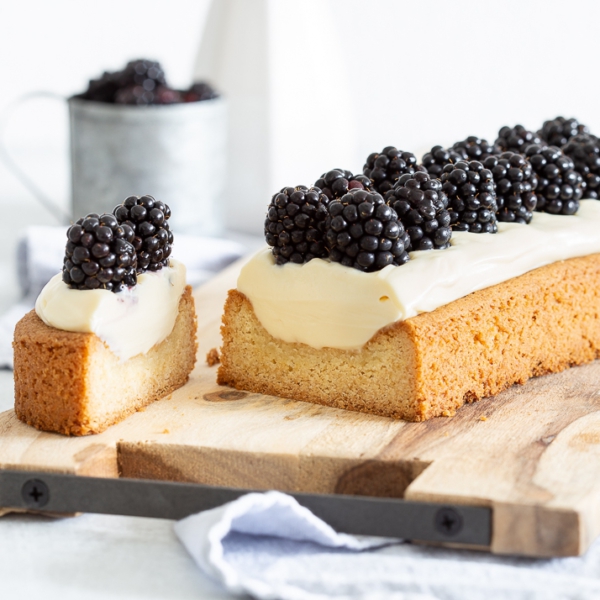 Bramenslof met witte chocolade en roomkaas