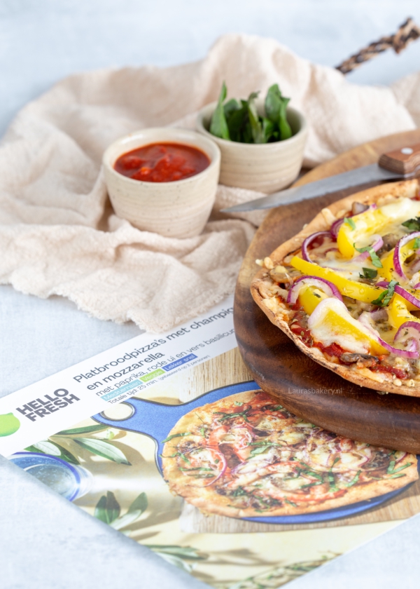 Platbroodpizza met mozzarella en champignons 2