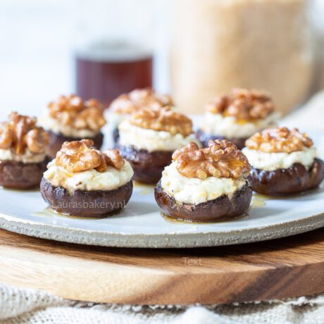 Vegetarische gevulde champignons met geitenkaas, walnoot en honing