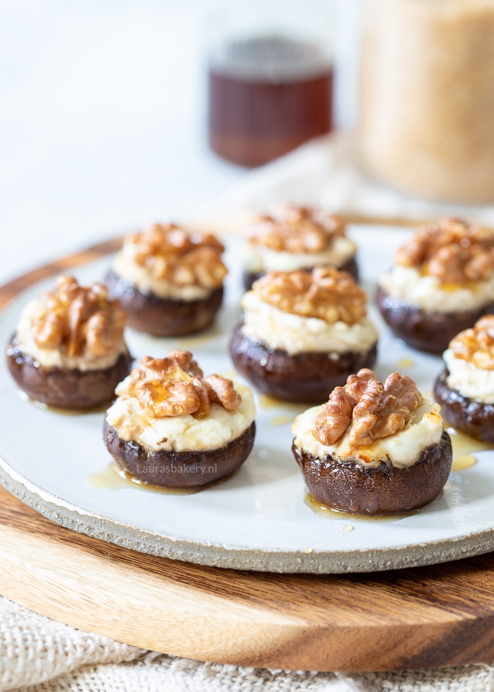 Gevulde champignons met geitenkaas, walnoot en honing
