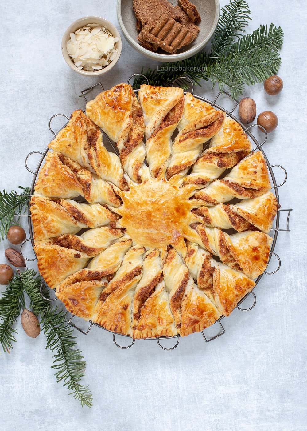 Bladerdeeg ster met amandelspijs en speculaas