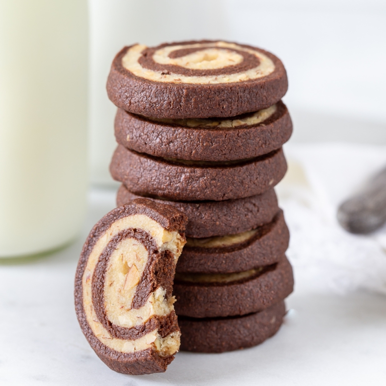 Chocolade-amandel shortbread swirl koekjes