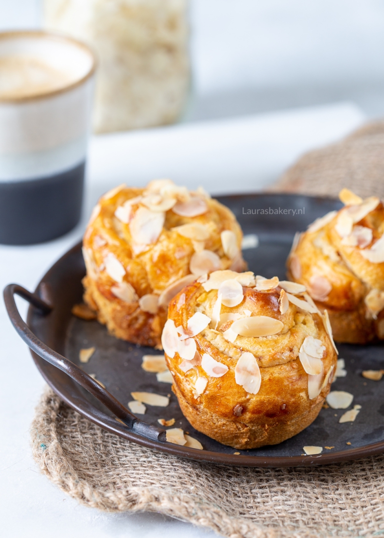 Cruffins met amandelspijs (3)