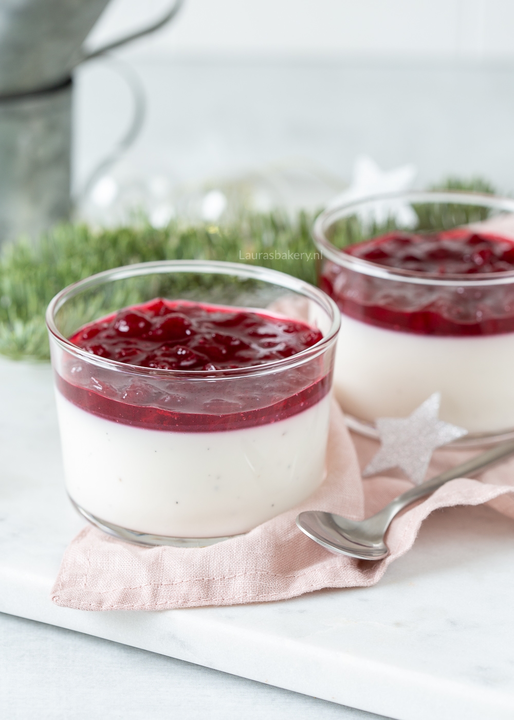 Cranberry panna cotta maken