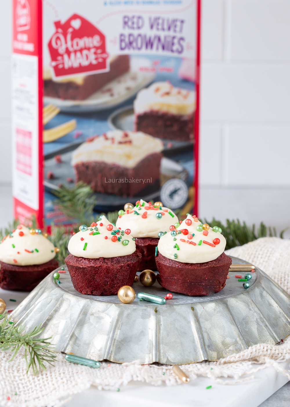 Red velvet brownie bites met witte chocolade (4)