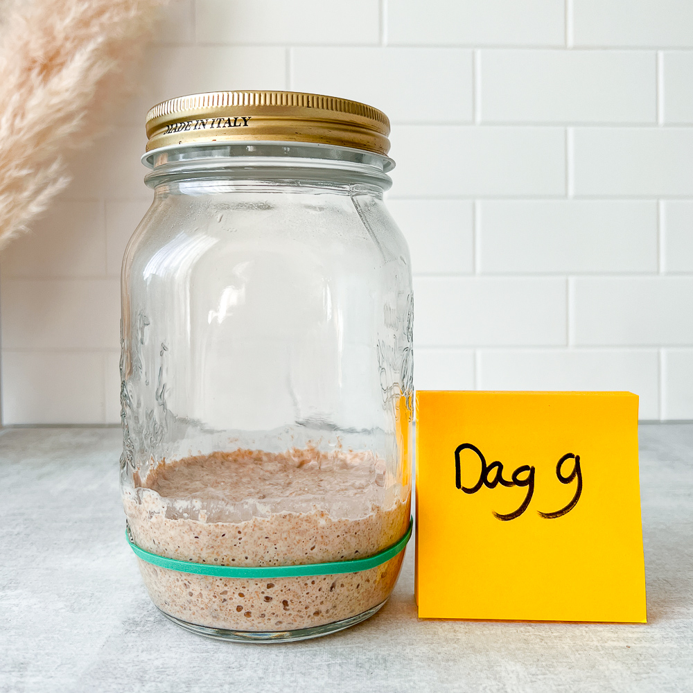 ZO MAAK JE JE EIGEN ZUURDESEMSTARTER ÉN ZUURDESEMBROOD!